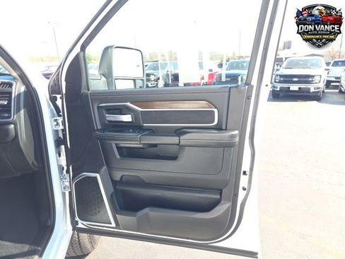 Used 2024 RAM 2500 Laramie AWD/4WD image 25