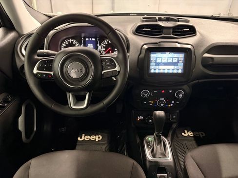 Used 2018 Jeep Renegade Latitude AWD/4WD image 9