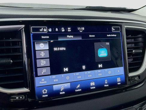 Used 2023 Chrysler Pacifica Touring-L image 16