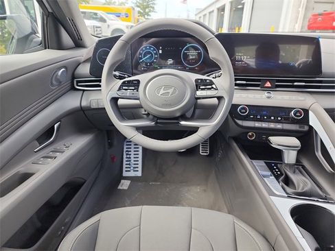 New 2025 Hyundai Elantra SEL image 10
