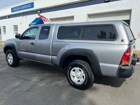 Used 2015 Toyota Tacoma 4x4 Access Cab w/ Convenience Package image 2