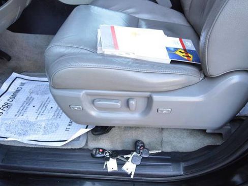 Used 2010 Toyota Sequoia Limited image 36