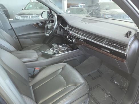 Used 2017 Audi Q7 3.0T Prestige AWD/4WD image 32