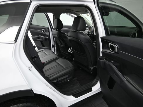 Used 2024 Kia Sorento S image 15