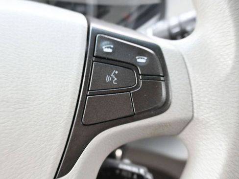 Used 2012 Toyota Sienna LE w/ Towing Pkg image 18