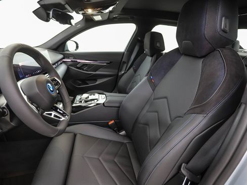 New 2026 BMW i5 eDrive40 w/ Executive Package image 11