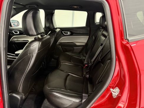 Used 2025 Jeep Compass Limited AWD/4WD image 15