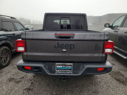 Used 2023 Jeep Gladiator Sport image 4