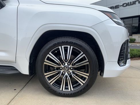 Used 2025 Lexus LX 600 4WD w/ Accessory Package (2T) image 13