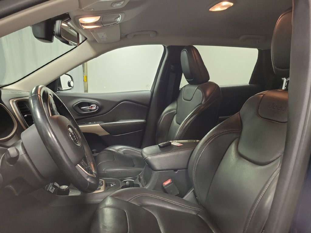 Used 2018 Jeep Cherokee Limited AWD/4WD image 16
