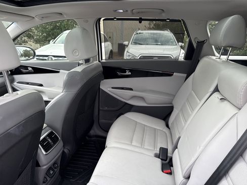 Used 2019 Kia Sorento SX w/ SX Touring Package image 22