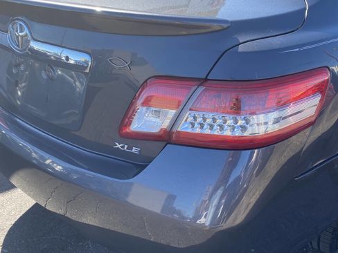 Used 2011 Toyota Camry XLE image 17