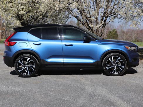 Used 2019 Volvo XC40 T5 R-Design image 2