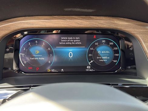 Used 2025 Volkswagen Atlas SE image 14