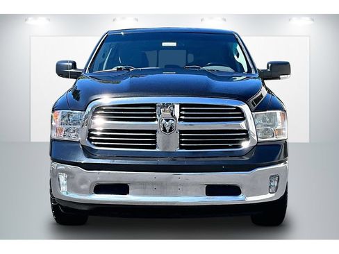 Used 2015 RAM 1500 Classic SLT w/ SLT Plus D←cor Group AWD/4WD image 3