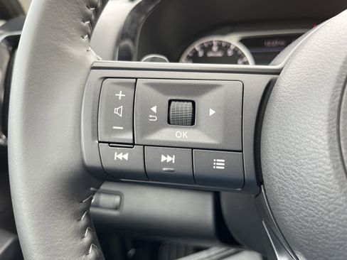 New 2025 Nissan Pathfinder SV w/ SV Premium Package image 23