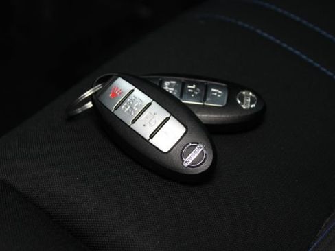 Used 2019 Nissan Leaf SV w/ SV Technology Package FWD image 17