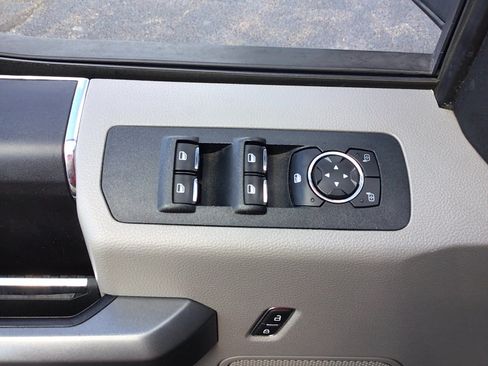 Used 2018 Ford F150 XLT AWD/4WD image 9
