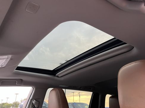 Used 2019 Toyota Highlander Limited FWD image 8