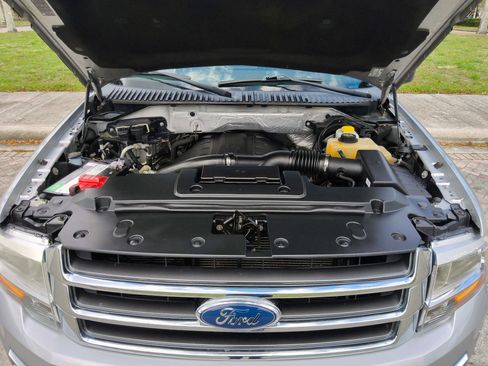 Used 2017 Ford Expedition XLT AWD/4WD image 40