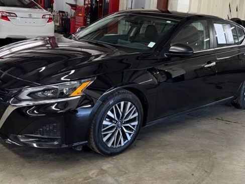 Used 2025 Nissan Altima 2.5 SV image 1