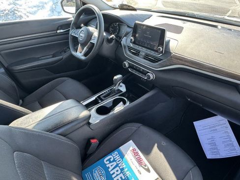 Used 2024 Nissan Altima 2.5 SV image 10