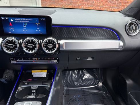 New 2025 Mercedes-Benz GLB 250 4MATIC image 17