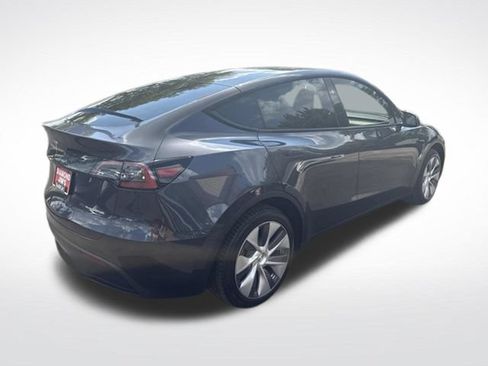 Used 2024 Tesla Model Y Long Range AWD/4WD image 3