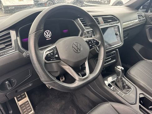 Used 2023 Volkswagen Tiguan SE R-Line FWD image 9