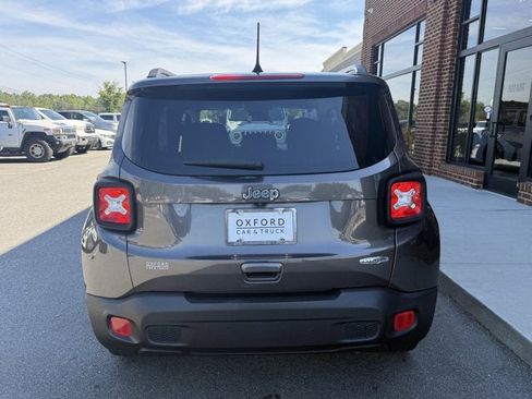 Used 2018 Jeep Renegade Latitude FWD image 5