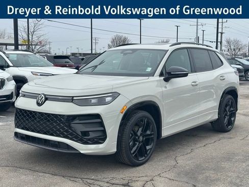 New 2026 Volkswagen Tiguan SE R-Line image 3