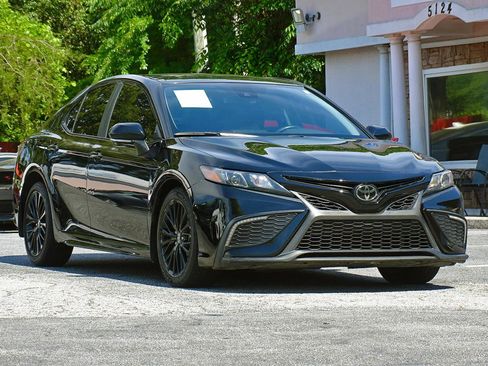 Used 2022 Toyota Camry SE FWD image 7