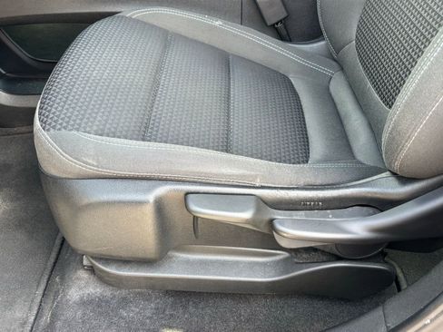 Used 2023 Chevrolet Bolt EUV LT FWD image 18