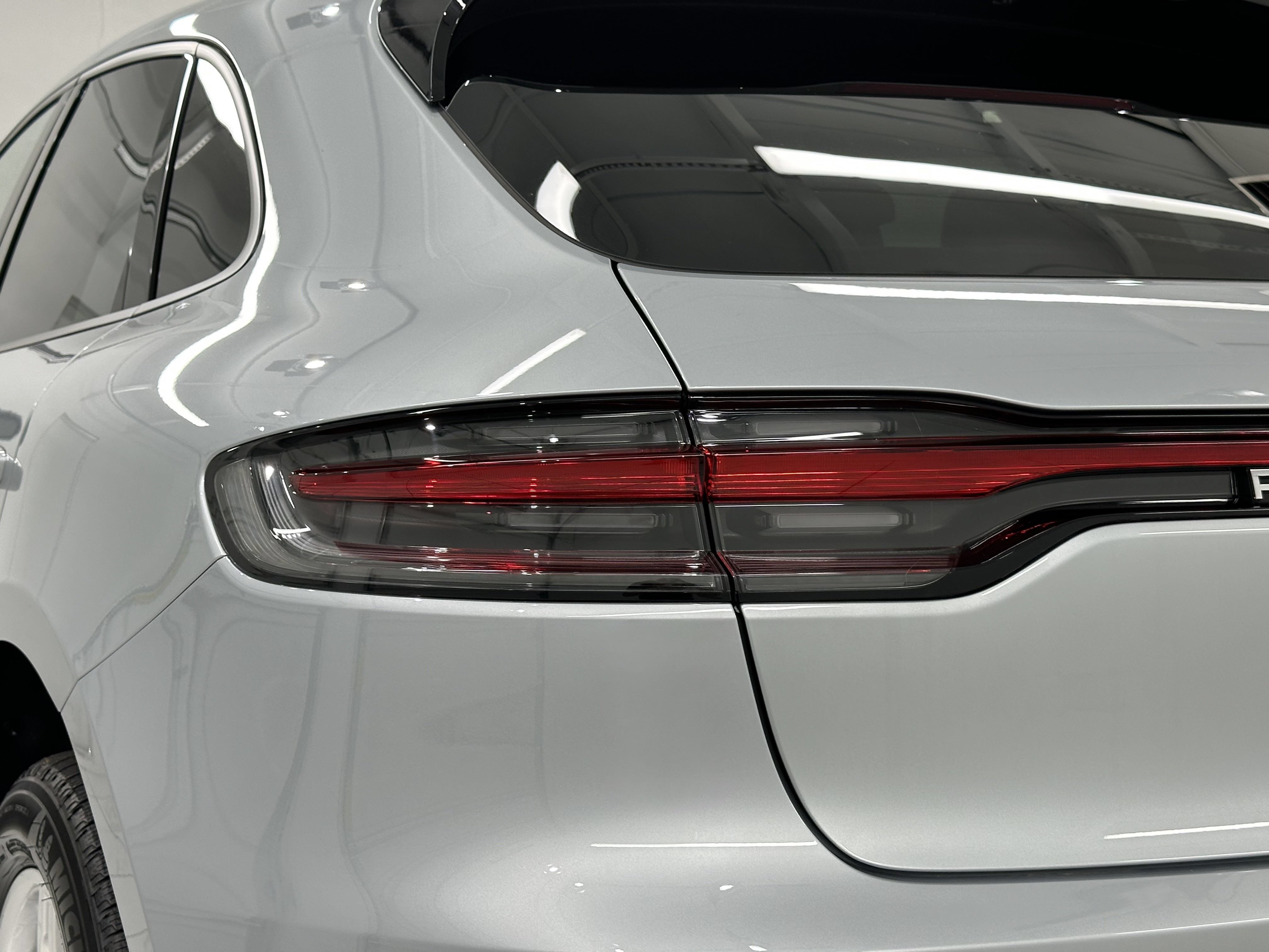 Used 2025 Porsche Macan AWD/4WD image 18