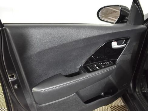 Used 2018 Kia Niro EX w/ EX Touring Graphite Edition FWD image 7