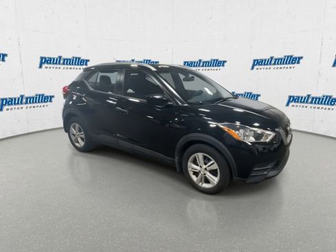 Used 2018 Nissan Kicks S FWD image 3