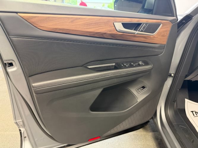 Used 2025 Volkswagen Atlas SE FWD image 9