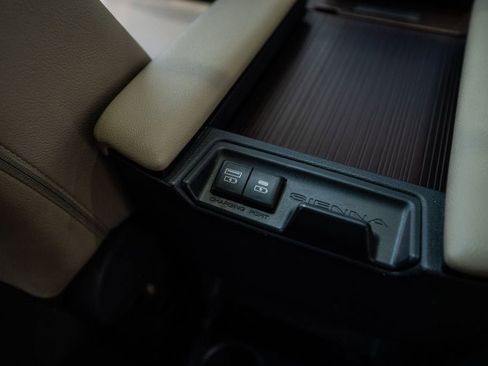 Certified 2021 Toyota Sienna XLE image 37