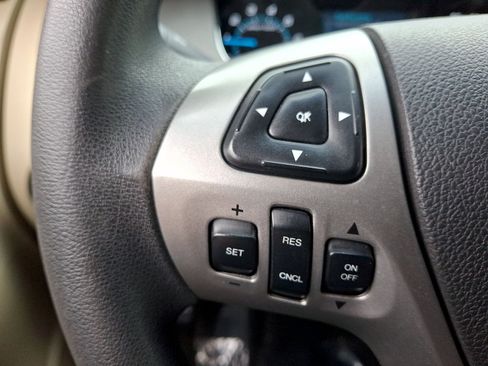 Used 2017 Ford Taurus SE FWD image 17
