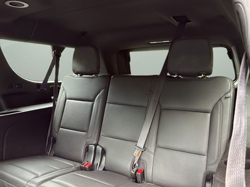 Used 2022 Chevrolet Suburban Z71 w/ Luxury Package AWD/4WD image 17
