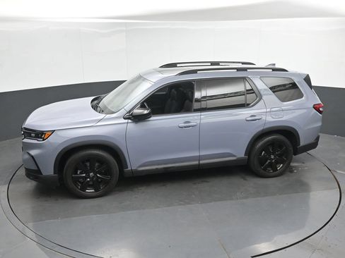 Used 2025 Honda Pilot Black Edition image 30