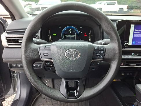 Used 2025 Toyota Camry LE FWD image 19