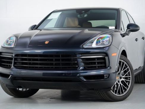 Used 2021 Porsche Cayenne Coupe image 3