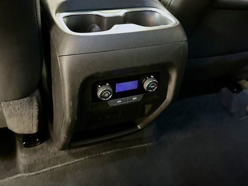 Used 2025 Chevrolet Traverse LT image 28