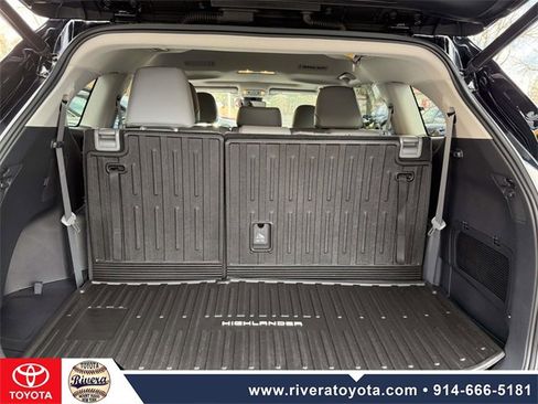 Used 2022 Toyota Highlander XLE image 17