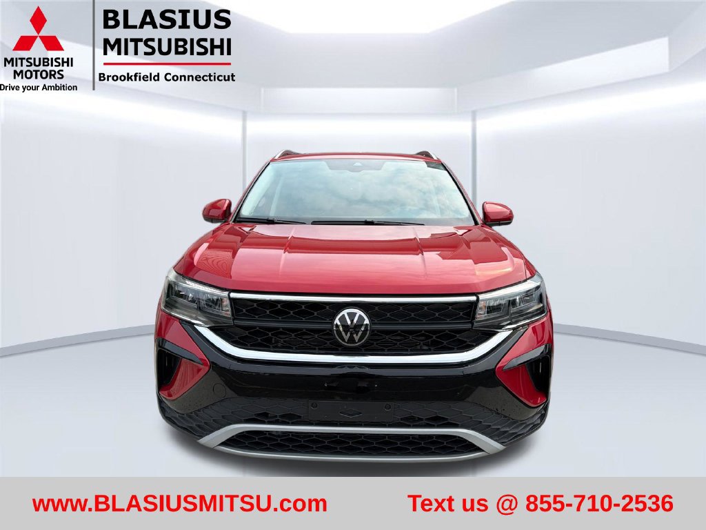 Used 2024 Volkswagen Taos SE w/ Panoramic Sunroof Package AWD/4WD image 4
