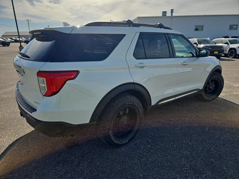 Used 2022 Ford Explorer XLT w/ Class IV Trailer Tow Package AWD/4WD image 5