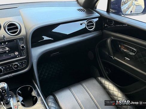 Used 2020 Bentley Bentayga AWD/4WD image 18