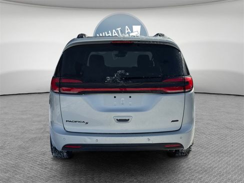 Certified 2022 Chrysler Pacifica Touring-L w/ S Appearance Package image 8