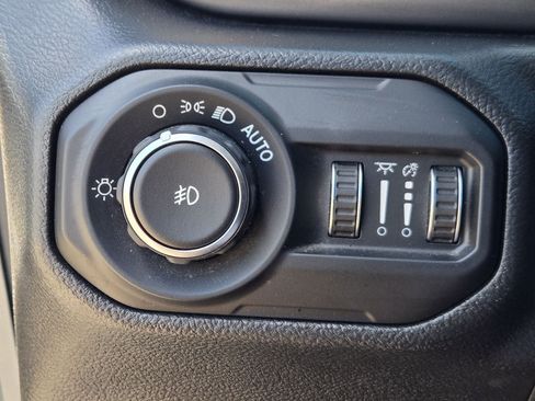 Used 2022 Jeep Wrangler Unlimited Sport AWD/4WD image 28